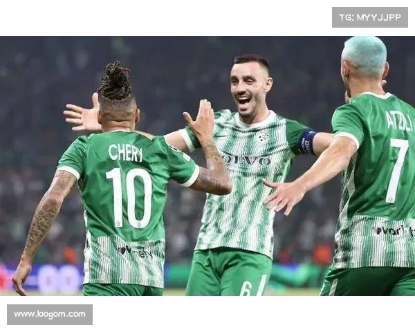 欧冠防线策略解析:如何应对顶级球队的进攻威胁与防守挑战 欧冠防线策略解析:如何应对顶级球队的进攻威胁与防守挑战